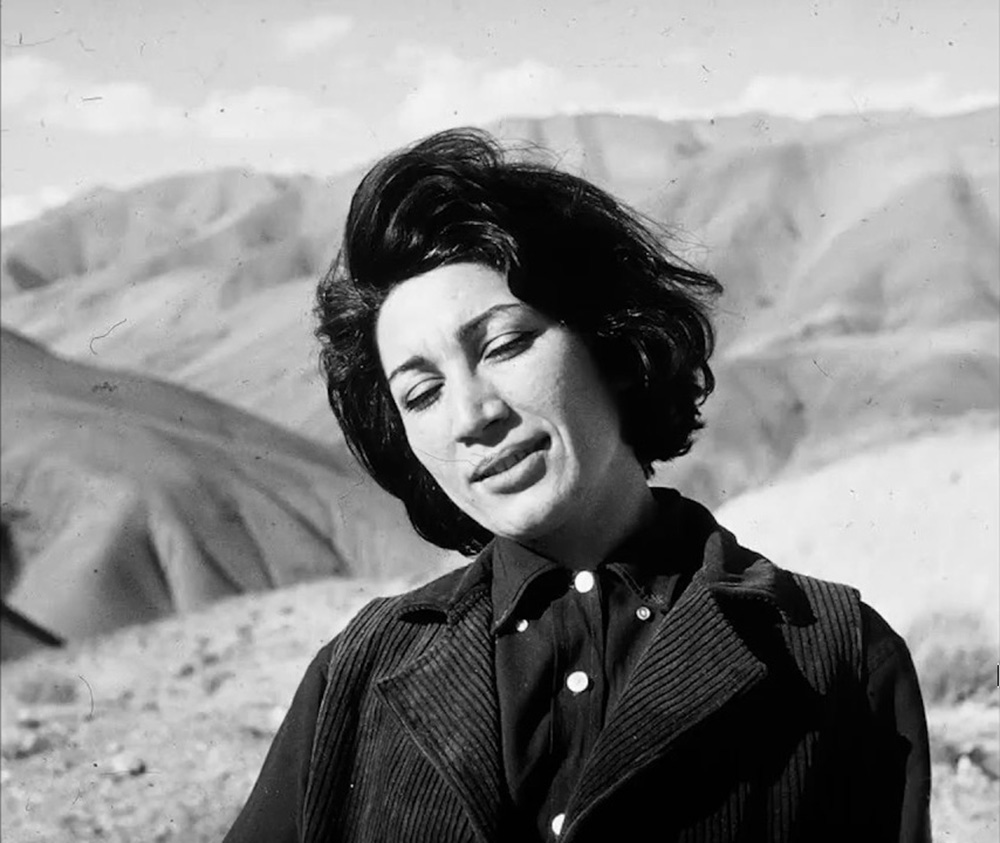 Füruğ Ferruhzad"ı Sinemadan Okumak: Ev Karadır | Bağımsız Sinema