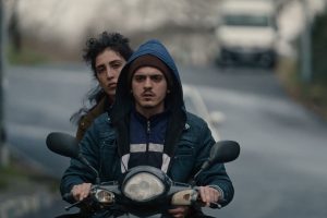 Ragıp Türk’ün Yönettiği “Taş ve Tüy”, Dünya Prömiyeriyle Güney Kore’de!